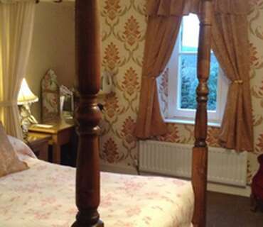 Four-poster En-Suite(inc. Breakfast)