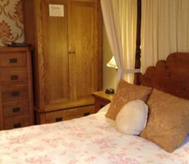 Four-poster En-Suite(inc. Breakfast)