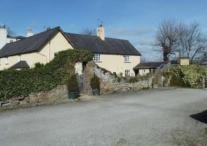 Home - Oakenholt Farm Country Guest House, Bed and Breakfast in Flint