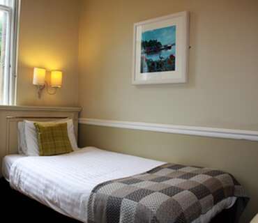 Single Room (inc. breakfast)