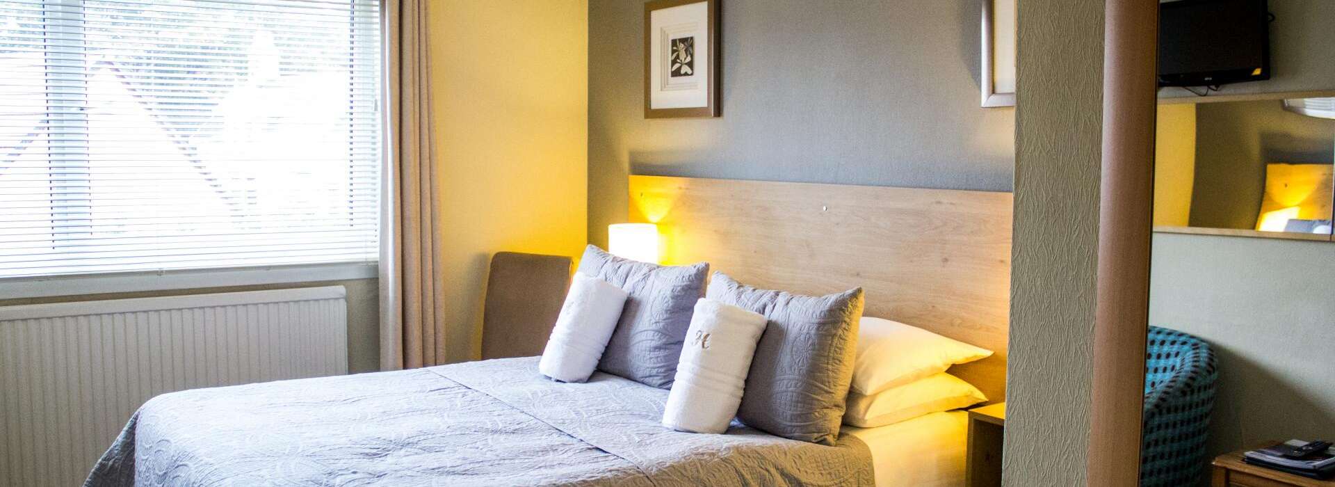 Home - Hazeldene Guest House, Guest House in Perth - Hazeldene Guest House Four In A Bed