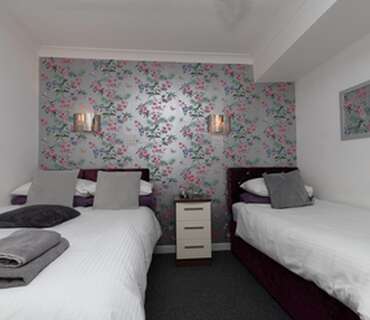 Twin En-suite Room (inc. Breakfast)