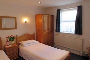 Twin Room En-suite Shower (room Only)