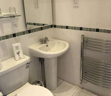 Twin En-suite Room (inc. Breakfast) Rm 1