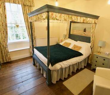 Alexander Brodie Double En-suite Room (inc. Breakfast)