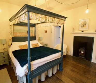 Alexander Brodie Double En-suite Room (inc. Breakfast)