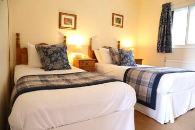 Twin En-suite Room (inc. Breakfast and 1 or 2 Dogs)