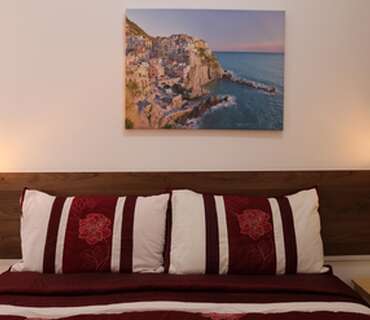 King size or twin En-suite Room With Extra Attached Shower Room.