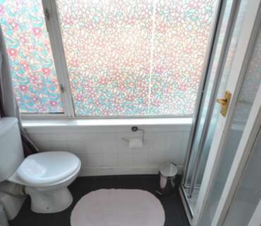 Single bedroom with En-suite (1)(inc. Breakfast)