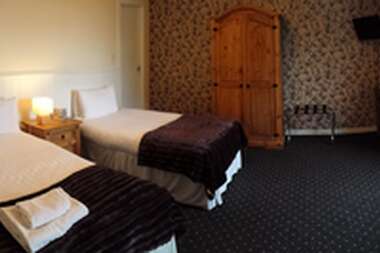 Single Superior Family Room With En-suite Bathroom