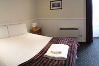Single Superior Room With En-suite Bathroom