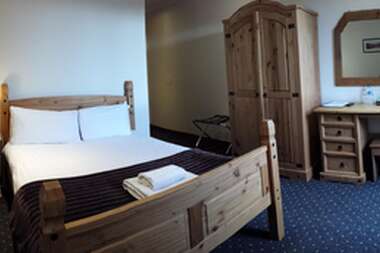 Single Superior Room With En-suite Bathroom