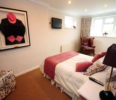 Large Double Ensuite Room (Inc. Breakfast) - Sleeps up to 2 adults & One child/teenager
