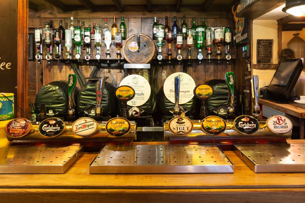 Our Gallery Half Moon Inn and Country Lodge, Bed and Breakfast in