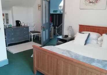 Deluxe Double Room-Ensuite-(inc breakfast)