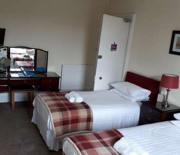 Twin En-suite Room with Garden View (inc. Breakfast)