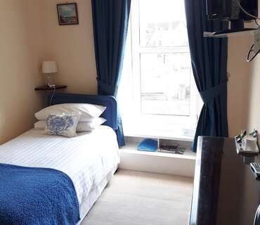 Comfort Single En-suite Room (inc. Breakfast)
