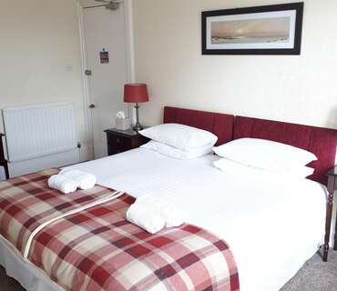 Kingsize Double En-suite Room with City View (inc. Breakfast)