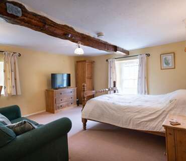 King Size Double En Suite Bedroom with Breakfast