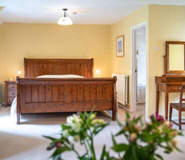 Superior Super King Size Double En Suite Bedroom with Breakfast