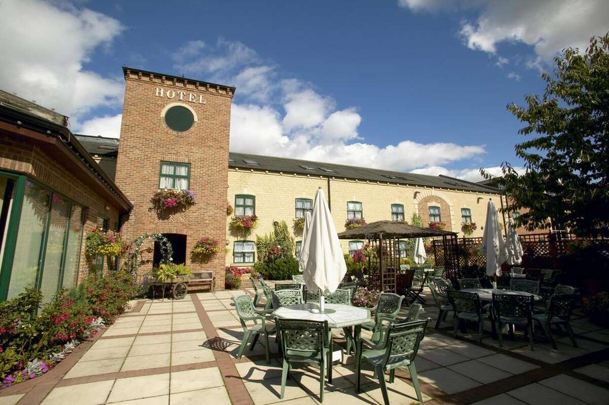 Our Gallery Corn Mill Lodge Hotel, Hotel in Leeds