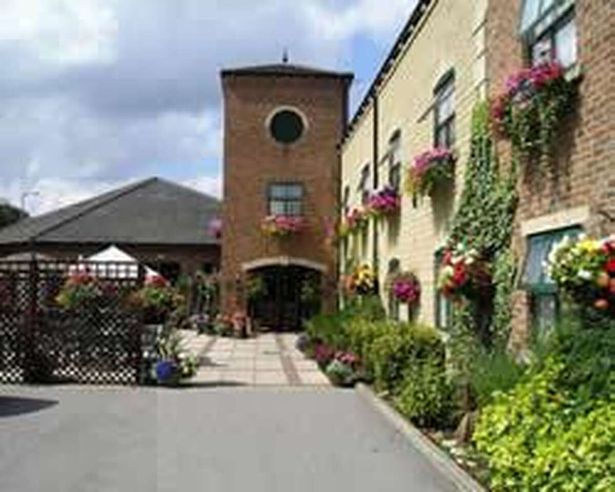 Our Gallery Corn Mill Lodge Hotel, Hotel in Leeds