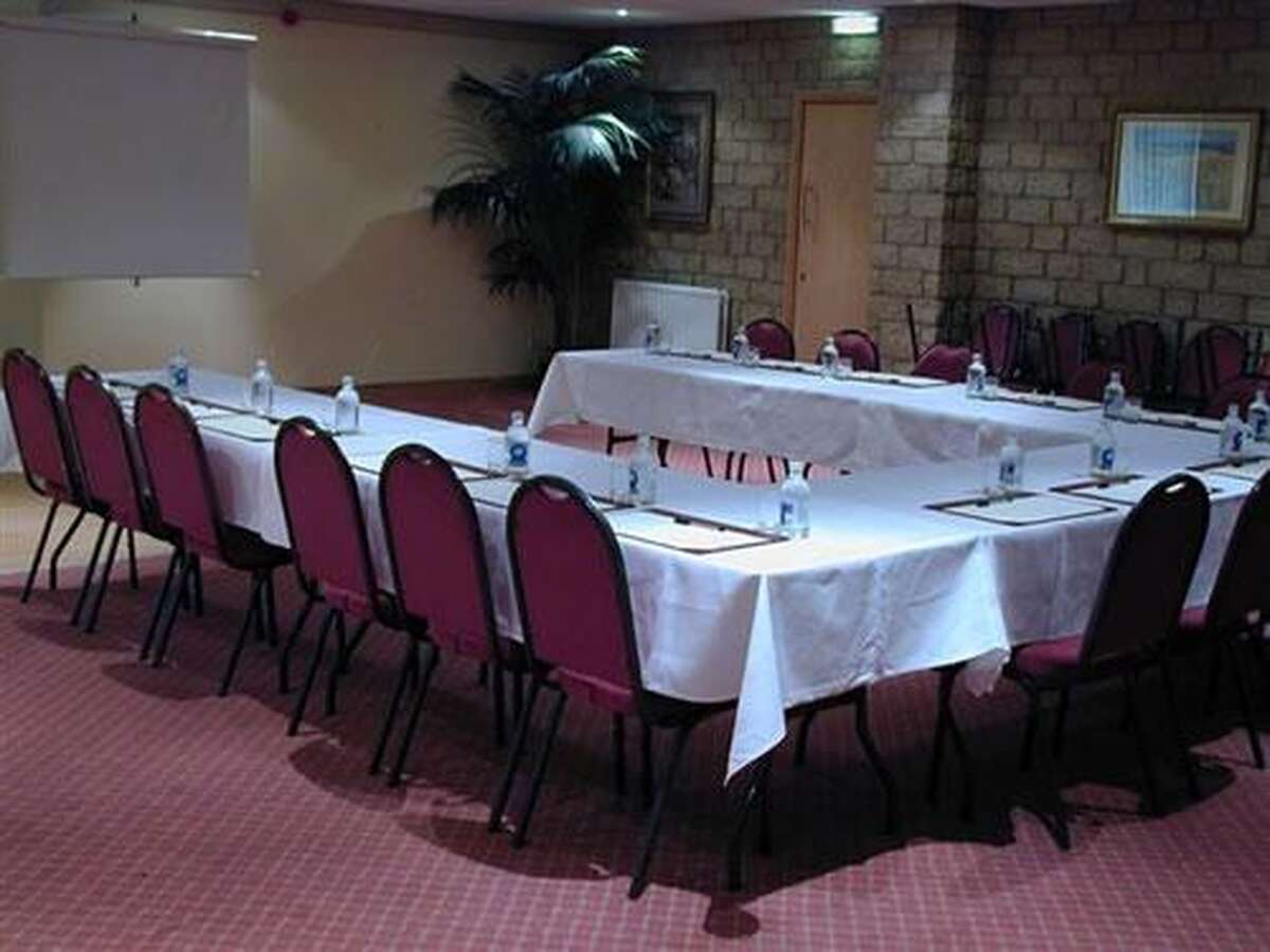 Our Gallery Corn Mill Lodge Hotel, Hotel in Leeds