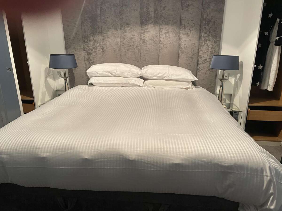 Our Gallery No.15 Boutique Bed And Breakfast, Bed and Breakfast in