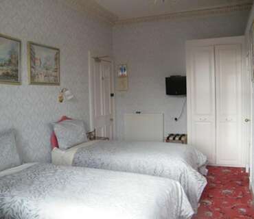 Room 5 Triple En-suite Room (3 Single Beds) (Breakfast not included )