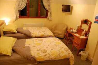 Twin En-suite Room (inc. Breakfast)