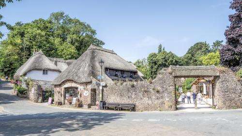 Cockington Village and Cockington Court - Towns Villages