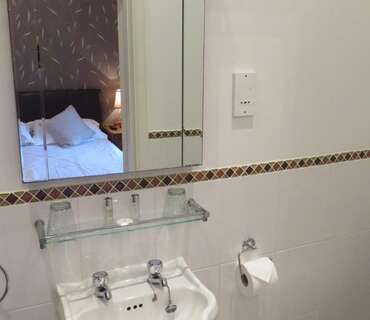 Double En-suite Room(inc. Breakfast) Rm 5