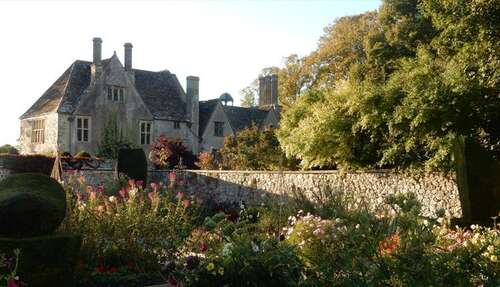 Avebury Manor