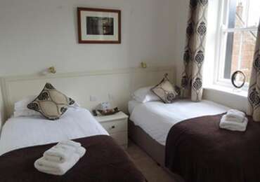 Twin En-suite Room (inc. Breakfast)