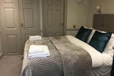 Small Double En-suite Room (inc. ContinentalBreakfast)