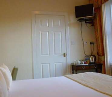 Single Occupancy of Double En-suite Room with Garden View (inc Breakfast)