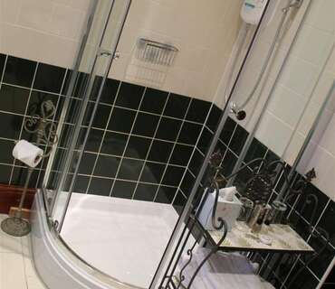 (4)William ViDouble En- Suite With Bath