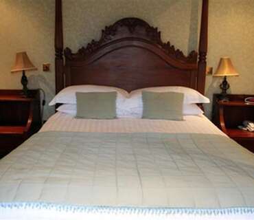 (3)Four Poster King Size En- Suite With Bath