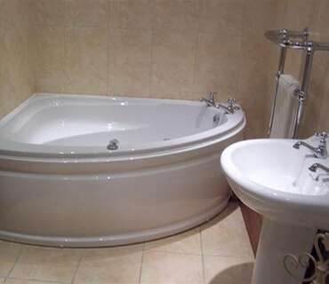 (4)William ViDouble En- Suite With Bath
