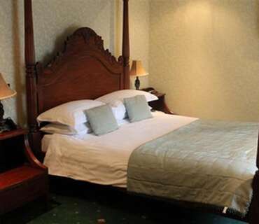 (3)Four Poster King Size En- Suite With Bath