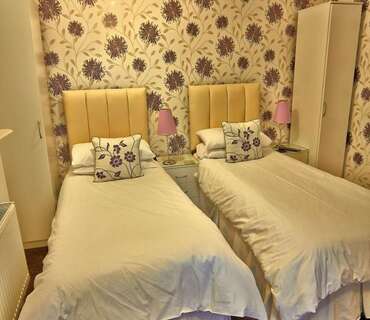 Twin En-suite Room (inc. Breakfast)
