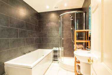 Courtyard Room with double bed (inc. Breakfast)