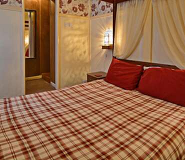 King Size Four Poster En-suite (room Only)