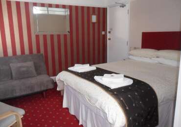 2.Double En-suite 1st Floor (inc.breakfast)