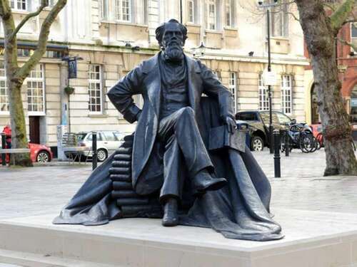 CHARLES DICKENS BIRTHPLACE MUSEUM is 1.4 miles away (29 minutes on foot)