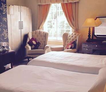Gold - Twin En-suite Room