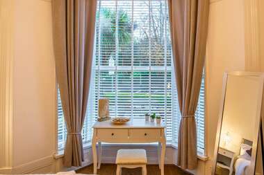 Deluxe King Size Room with Ensuite:Exquisite Elizabeth