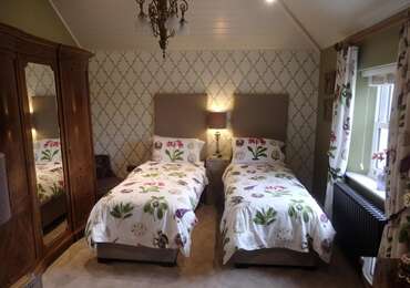 The Amaryllis Twin En-suite Room (inc. Breakfast)