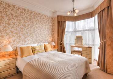 Room 6:Large Luxury Double with Balcony & En-suite. Breakfast Inc.