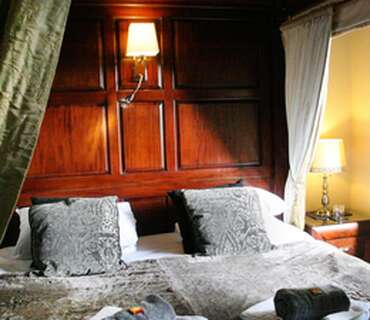 Premier Double F/Poster Room